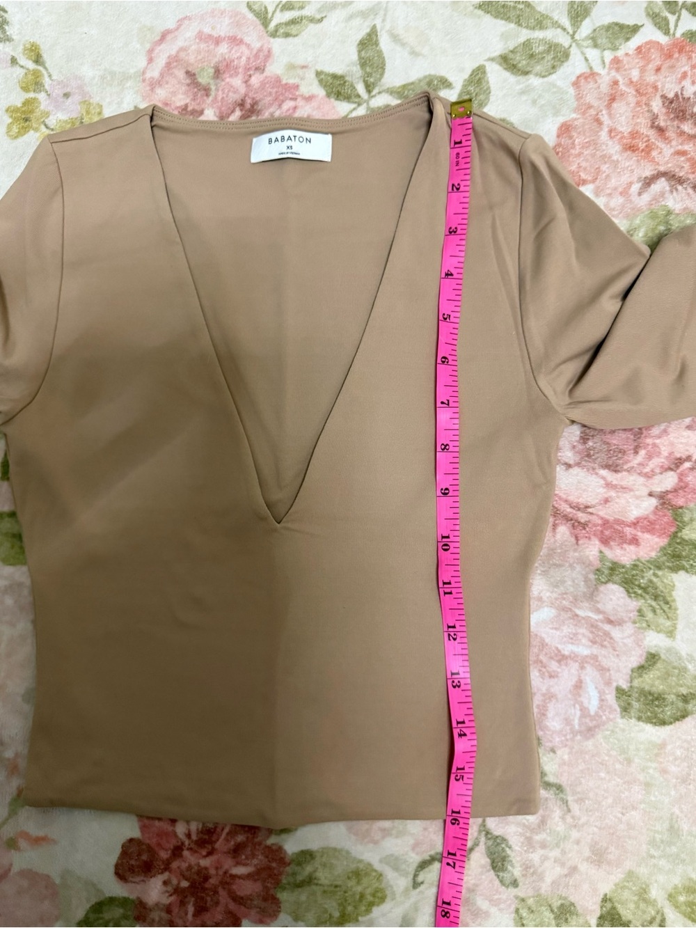 Aritzia Long Sleeve V-Neck Blouse Like New - Picture 8 of 8